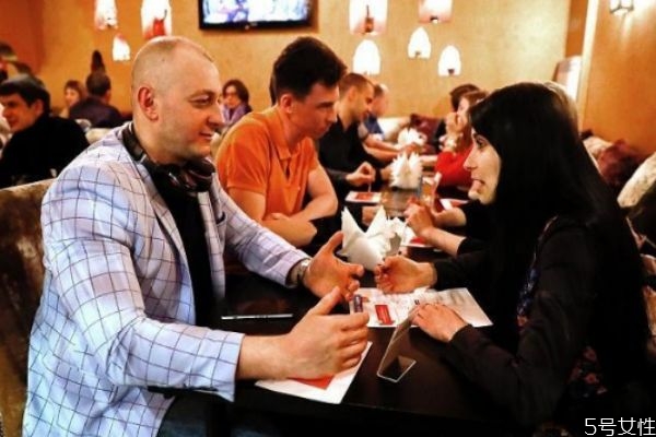 怎么結(jié)束夫妻冷戰(zhàn)分居 夫妻吵架冷戰(zhàn)多久離婚 怎么結(jié)束夫妻冷戰(zhàn)分居 夫妻吵架冷戰(zhàn)多久離婚