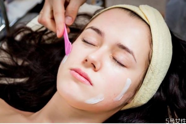 敷面膜之前要做什么 敷面膜前后的正確步驟 敷面膜之前要做什么 敷面膜前后的正確步驟