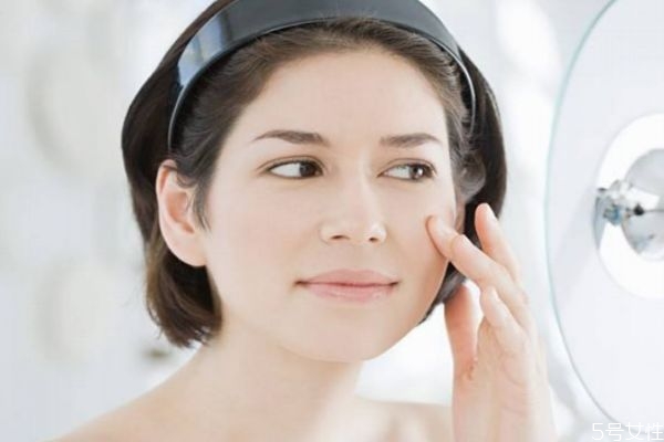 臉上出油嚴(yán)重怎么根治 臉上出油嚴(yán)重根治的方法 臉上出油嚴(yán)重怎么根治 臉上出油嚴(yán)重根治的方法