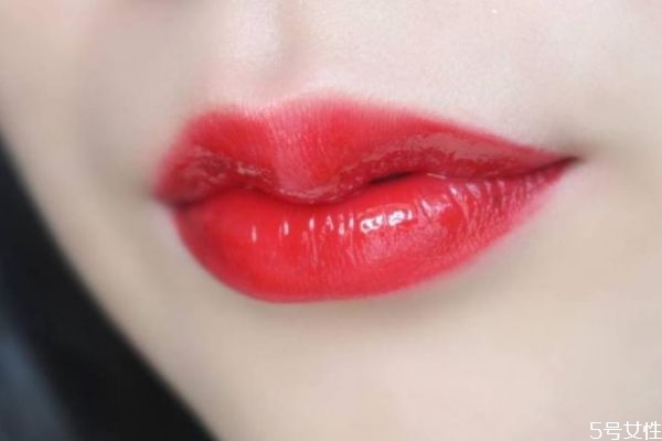唇色暗的人適合什么口紅 唇色暗涂什么顏色口紅 唇色暗的人適合什么口紅 唇色暗涂什么顏色口紅