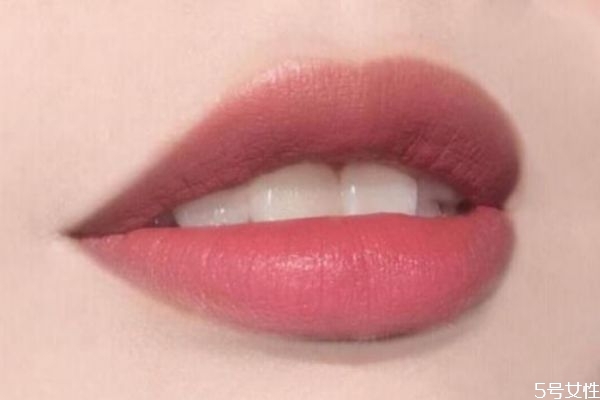 唇色暗的人適合什么口紅 唇色暗涂什么顏色口紅 唇色暗的人適合什么口紅 唇色暗涂什么顏色口紅