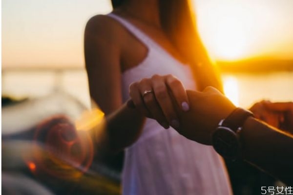 男人有離婚的打算會(huì)怎樣 一個(gè)男人想離婚的表現(xiàn) 男人有離婚的打算會(huì)怎樣 一個(gè)男人想離婚的表現(xiàn)