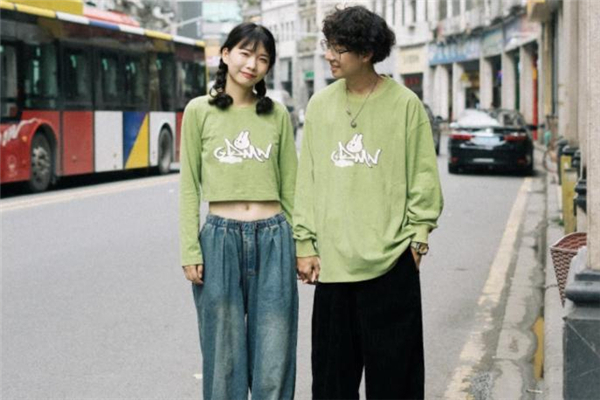 秋天穿什么情侶裝好看 今年秋天流行什么情侶裝 秋天穿什么情侶裝好看 今年秋天流行什么情侶裝