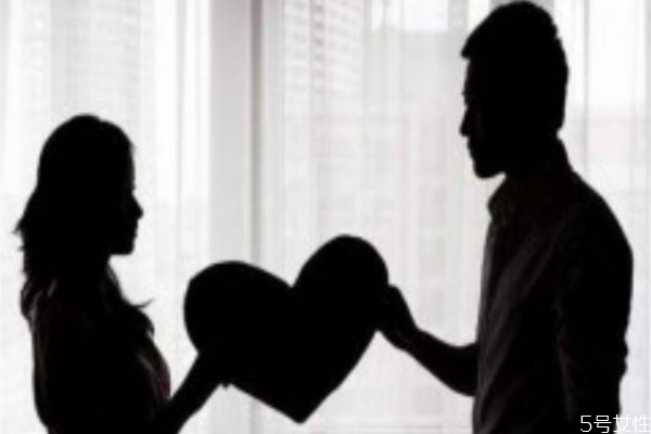 為什么男朋友不想結(jié)婚 男人婚前焦慮是因為什么 為什么男朋友不想結(jié)婚 男人婚前焦慮是因為什么