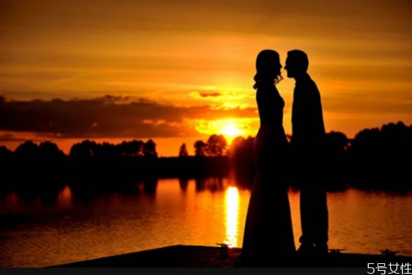 為什么男朋友不想結(jié)婚 男人婚前焦慮是因為什么 為什么男朋友不想結(jié)婚 男人婚前焦慮是因為什么