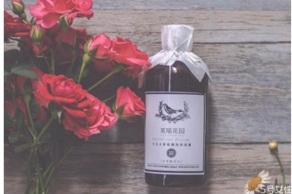 如何自制玫瑰純露 自制玫瑰純露的方法 如何自制玫瑰純露 自制玫瑰純露的方法