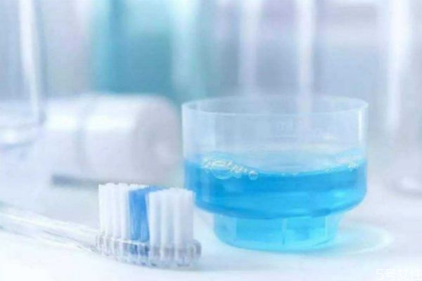 漱口水能夠代替刷牙嗎 漱口水還用刷牙嗎 漱口水能夠代替刷牙嗎 漱口水還用刷牙嗎