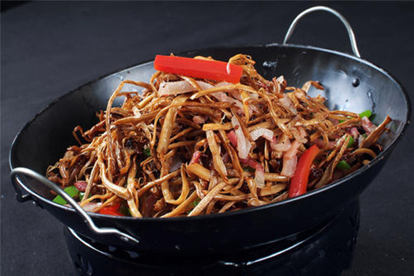 干鍋茶樹菇的熱量高嗎 干鍋茶樹菇不適合什么人吃 干鍋茶樹菇的熱量高嗎 干鍋茶樹菇不適合什么人吃