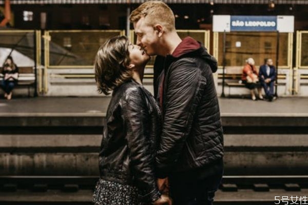 發(fā)現(xiàn)老公已經(jīng)不愛(ài)你了你會(huì)怎么做 老公不愛(ài)你的三大表現(xiàn)