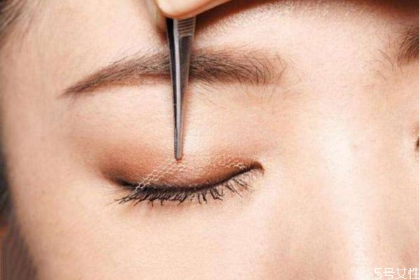 雙眼皮貼能貼著睡覺(jué)嗎 雙眼皮貼用什么卸掉