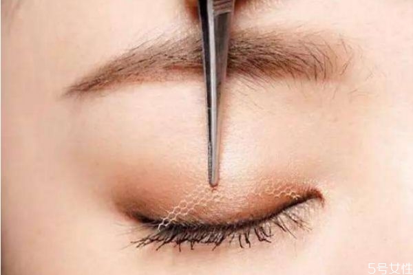 雙眼皮貼能貼著睡覺(jué)嗎 雙眼皮貼用什么卸掉