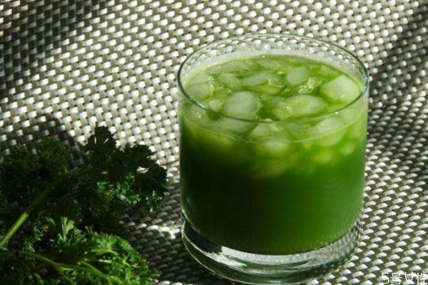 喝芹菜汁的好處有什么 喝芹菜汁的功效有什么 喝芹菜汁的好處有什么 喝芹菜汁的功效有什么