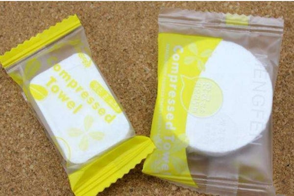 壓縮面膜紙用什么水泡好 壓縮面膜泡什么水補(bǔ)水好 壓縮面膜紙用什么水泡好 壓縮面膜泡什么水補(bǔ)水好