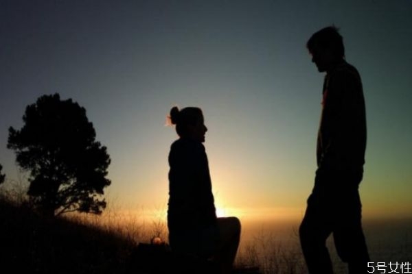 把老公惹生氣了怎么哄 情商高的女人會(huì)怎樣哄 把老公惹生氣了怎么哄 情商高的女人會(huì)怎樣哄