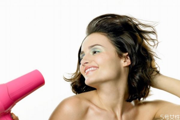 吹風(fēng)機(jī)怎么保養(yǎng) 吹風(fēng)機(jī)使用注意事項(xiàng) 吹風(fēng)機(jī)怎么保養(yǎng) 吹風(fēng)機(jī)使用注意事項(xiàng)