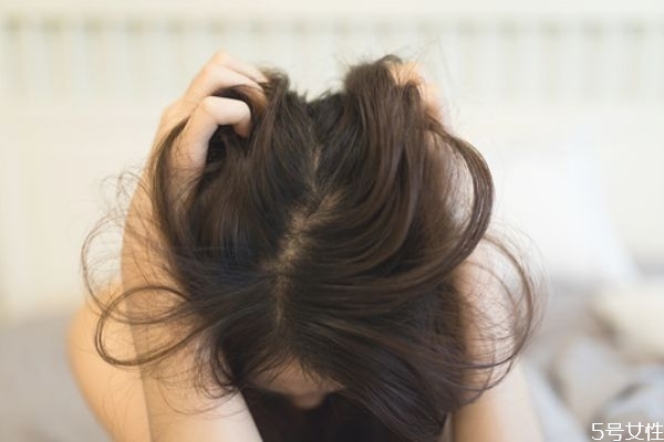 頭發(fā)打薄長(zhǎng)出來會(huì)怎樣 頭發(fā)打薄的方法 頭發(fā)打薄長(zhǎng)出來會(huì)怎樣 頭發(fā)打薄的方法