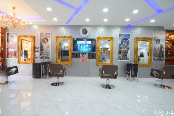 頭發(fā)打薄后頭發(fā)干枯毛躁怎么辦 剪發(fā)打薄是什么 頭發(fā)打薄后頭發(fā)干枯毛躁怎么辦 剪發(fā)打薄是什么