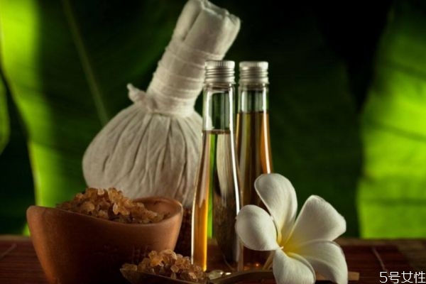 精油開背后的好處有什么 什么是精油開背的好處 精油開背后的好處有什么 什么是精油開背的好處