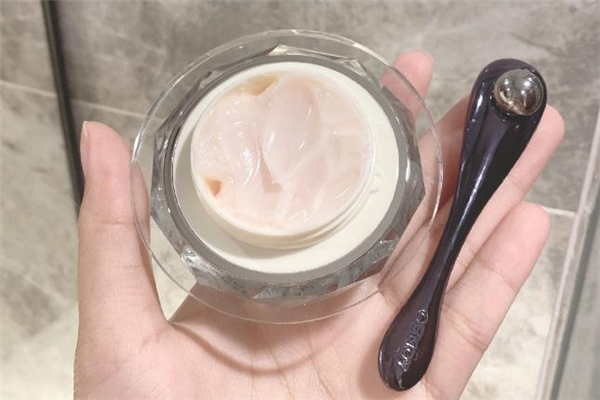 cemoy眼霜按摩棒怎么用 cemoy眼霜和雅詩蘭黛眼霜哪個好 cemoy眼霜按摩棒怎么用 cemoy眼霜和雅詩蘭黛眼霜哪個好