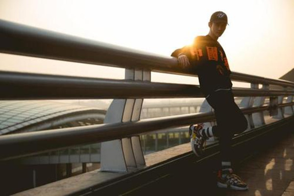 矮個子男生不適合穿什么褲子 矮個子男生怎么選褲子 矮個子男生不適合穿什么褲子 矮個子男生怎么選褲子