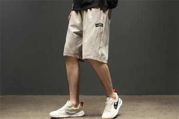 休閑短褲什么顏色好看 休閑短褲流行什么顏色 休閑短褲什么顏色好看 休閑短褲流行什么顏色