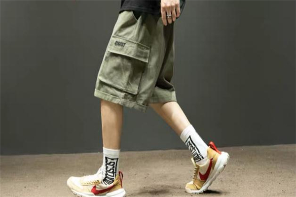 休閑短褲什么顏色好看 休閑短褲流行什么顏色 休閑短褲什么顏色好看 休閑短褲流行什么顏色