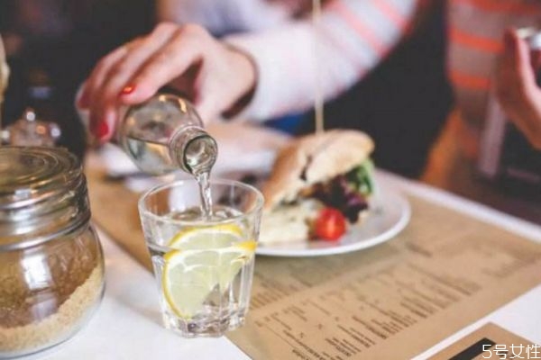 喝清腸茶能減肥嗎 清腸茶有減肥的作用嗎 喝清腸茶能減肥嗎 清腸茶有減肥的作用嗎