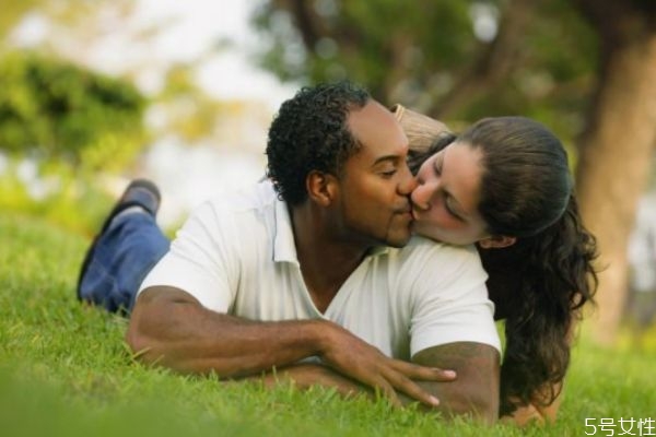 剛離婚都是怎么度過的 離婚痛苦期五個階段 剛離婚都是怎么度過的 離婚痛苦期五個階段