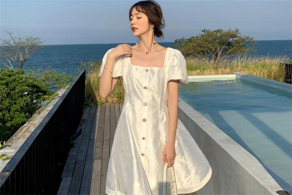 方領(lǐng)連衣裙適合什么人穿 方領(lǐng)連衣裙顯胖嗎 方領(lǐng)連衣裙適合什么人穿 方領(lǐng)連衣裙顯胖嗎