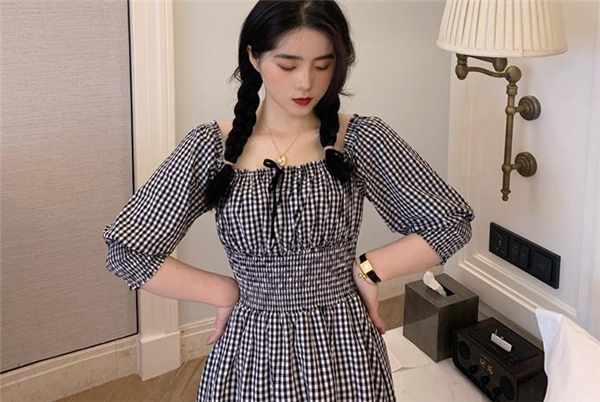 方領(lǐng)連衣裙穿什么內(nèi)衣 方領(lǐng)連衣裙領(lǐng)口太大怎么辦 方領(lǐng)連衣裙穿什么內(nèi)衣 方領(lǐng)連衣裙領(lǐng)口太大怎么辦