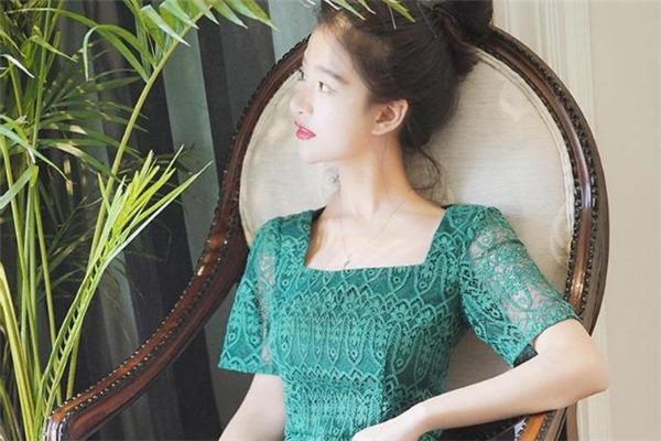 方領(lǐng)連衣裙什么顏色好看 方領(lǐng)連衣裙怎么挑選款式 方領(lǐng)連衣裙什么顏色好看 方領(lǐng)連衣裙怎么挑選款式