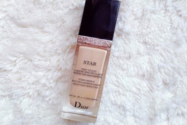 迪奧凝脂星光亮妍粉底液的成分 迪奧凝脂星光亮妍粉底液介紹 迪奧凝脂星光亮妍粉底液的成分 迪奧凝脂星光亮妍粉底液介紹