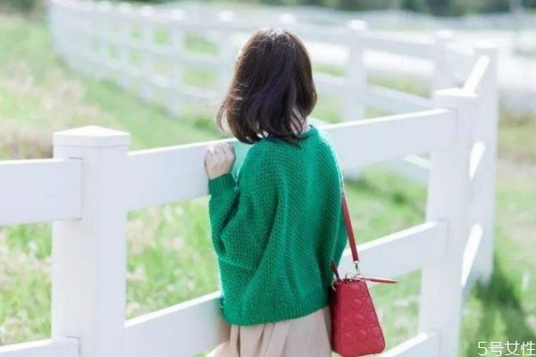 暗戀一個(gè)人為什么不敢接近她 暗戀一個(gè)人不敢接近她原因 暗戀一個(gè)人為什么不敢接近她 暗戀一個(gè)人不敢接近她原因