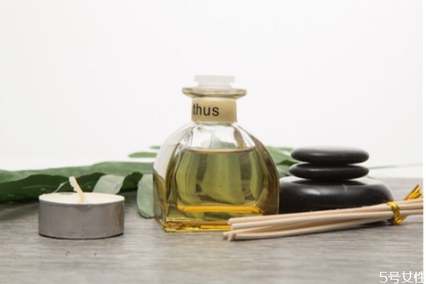 精油和彈力素的使用順序 什么時(shí)候抹彈力素和精油 精油和彈力素的使用順序 什么時(shí)候抹彈力素和精油