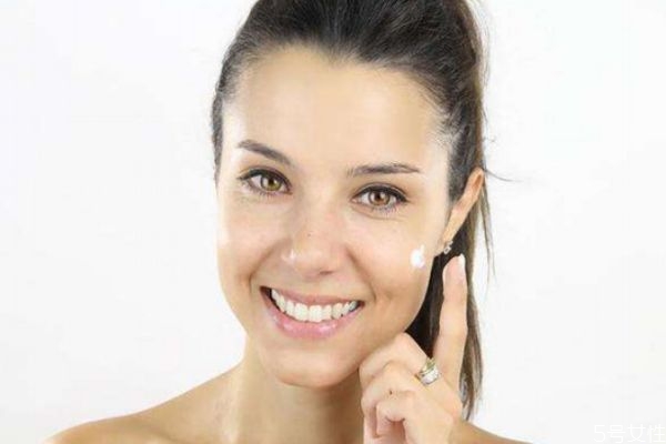 如何去除鼻梁紋 去除鼻梁紋的方法 如何去除鼻梁紋 去除鼻梁紋的方法