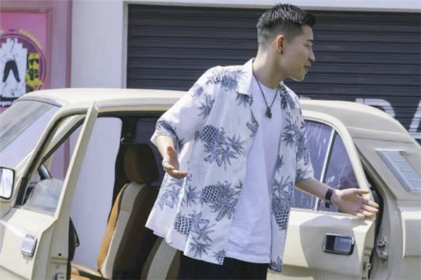 度假風(fēng)襯衫什么款式好看 度假風(fēng)襯衫流行什么款式 度假風(fēng)襯衫什么款式好看 度假風(fēng)襯衫流行什么款式