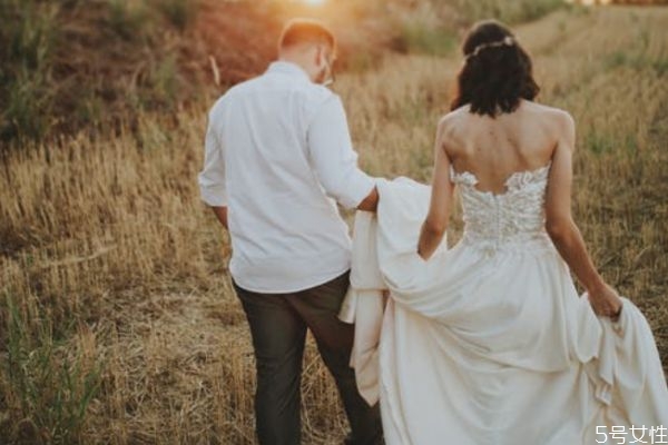 男人出軌抓痕一般在哪 一個(gè)男人出軌的表現(xiàn) 男人出軌抓痕一般在哪 一個(gè)男人出軌的表現(xiàn)