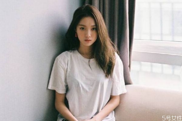 夏天頭發(fā)愛(ài)出汗怎么辦 夏天頭發(fā)油的很快怎么辦 夏天頭發(fā)愛(ài)出汗怎么辦 夏天頭發(fā)油的很快怎么辦