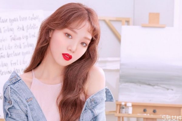 夏天頭發(fā)愛(ài)出汗怎么辦 夏天頭發(fā)油的很快怎么辦 夏天頭發(fā)愛(ài)出汗怎么辦 夏天頭發(fā)油的很快怎么辦