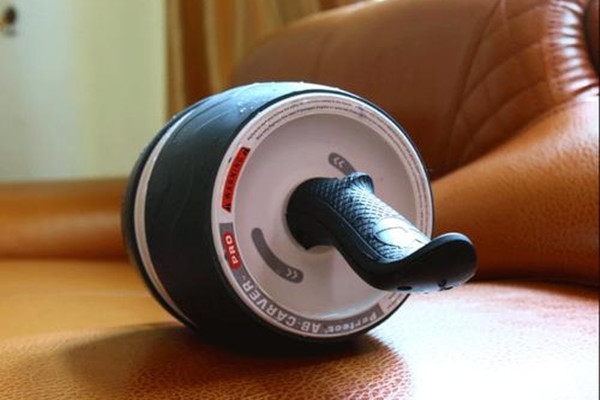 腹肌輪練哪里 腹肌輪一次做多少 腹肌輪練哪里 腹肌輪一次做多少