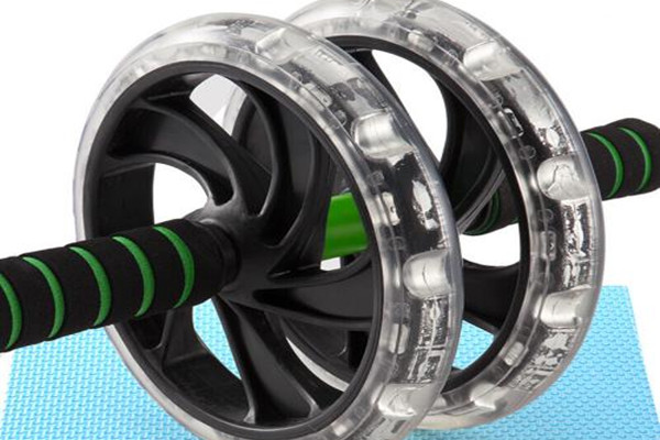 練腹肌輪對腰有傷害嗎 練腹肌輪的正確方法 練腹肌輪對腰有傷害嗎 練腹肌輪的正確方法