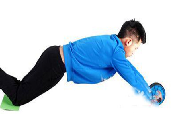 女生適合練腹肌輪嗎 腹肌輪和仰臥板哪個(gè)適合新人 女生適合練腹肌輪嗎 腹肌輪和仰臥板哪個(gè)適合新人