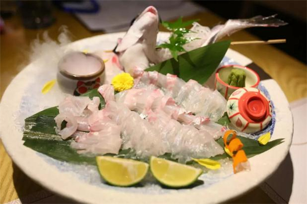 鯛魚可以生吃嗎 鯛魚刺身的做法 鯛魚可以生吃嗎 鯛魚刺身的做法