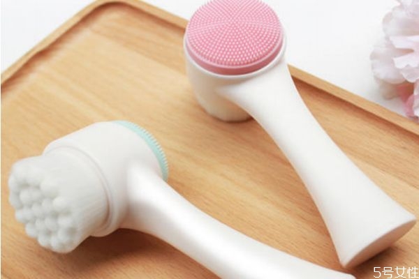 雙頭潔面刷怎么用 潔面刷的使用方法 雙頭潔面刷怎么用 潔面刷的使用方法