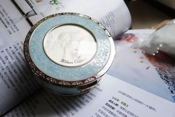 嘉娜寶天使蜜粉餅有幾個(gè)版本 嘉娜寶天使蜜粉餅貴嗎 嘉娜寶天使蜜粉餅有幾個(gè)版本 嘉娜寶天使蜜粉餅貴嗎