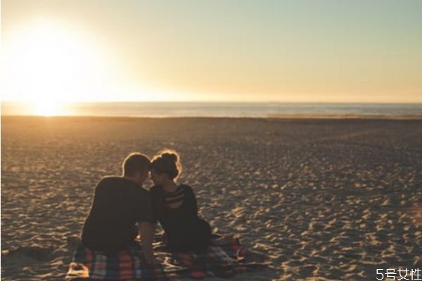 該怎么對(duì)付老公的冷落 怎么樣故意冷落男人讓他更愛(ài)你 該怎么對(duì)付老公的冷落 怎么樣故意冷落男人讓他更愛(ài)你