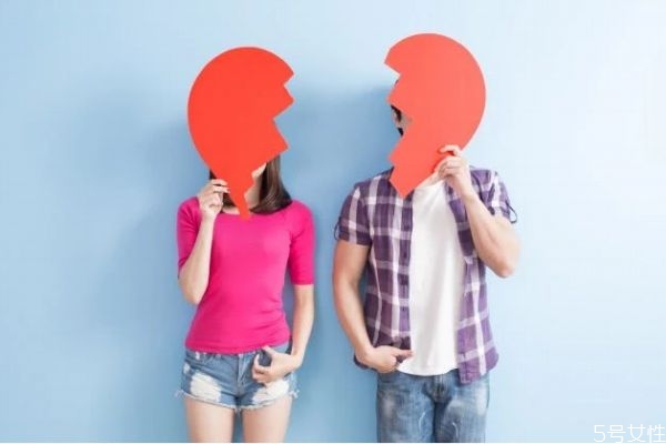 該怎么對(duì)付老公的冷落 怎么樣故意冷落男人讓他更愛(ài)你 該怎么對(duì)付老公的冷落 怎么樣故意冷落男人讓他更愛(ài)你