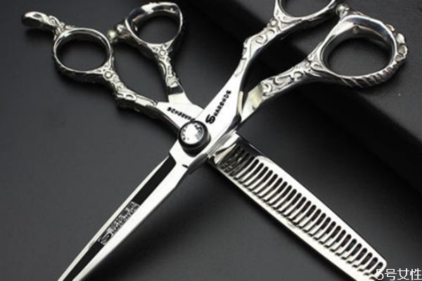 短劉海和長劉海分別適合什么人 這幾類女生不適合有劉海 短劉海和長劉海分別適合什么人 這幾類女生不適合有劉海