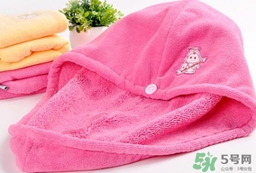 如何自制一個干發(fā)帽？如何用毛巾自制干發(fā)帽