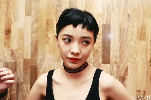 什么是狗啃劉海 狗啃劉海適合什么臉型 什么是狗啃劉海 狗啃劉海適合什么臉型